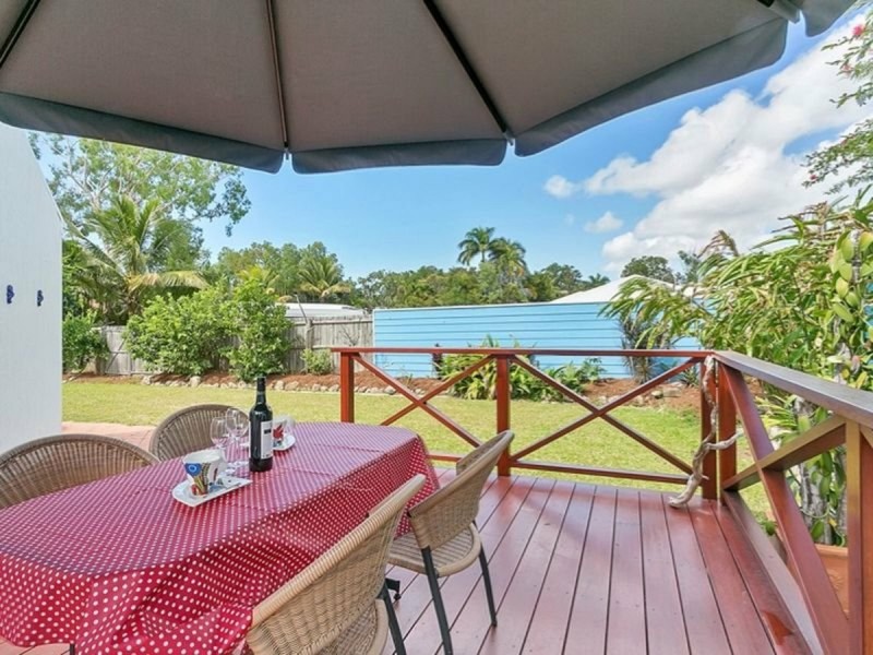 4 Turtle Close, Clifton Beach QLD 4879
