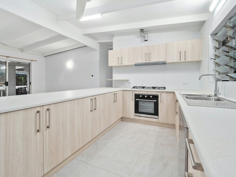 2 Ash Street, Holloways Beach QLD 4878