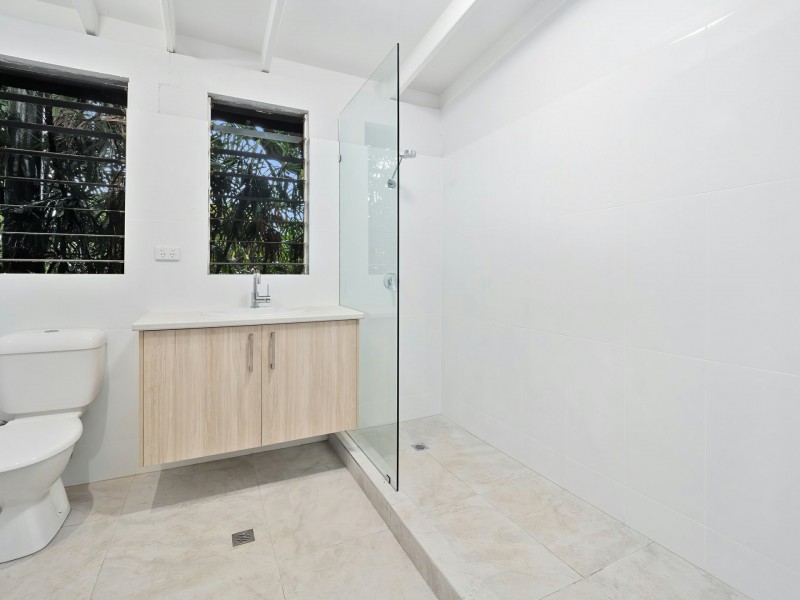 2 Ash Street, Holloways Beach QLD 4878