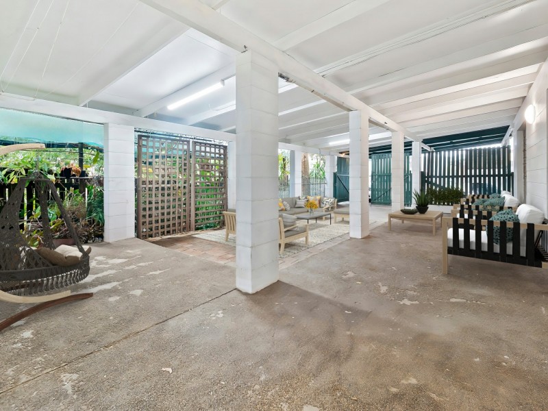 2 Ash Street, Holloways Beach QLD 4878
