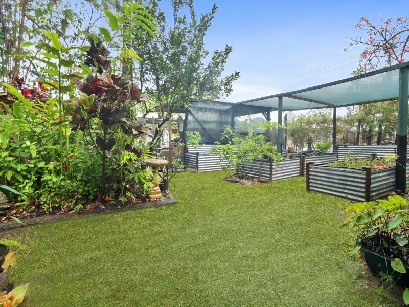 2 Ash Street, Holloways Beach QLD 4878