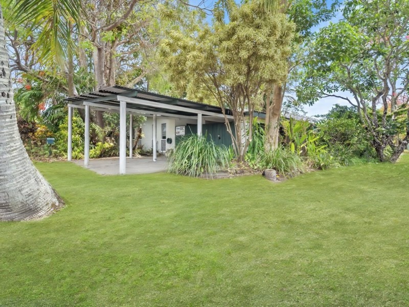 2 Ash Street, Holloways Beach QLD 4878