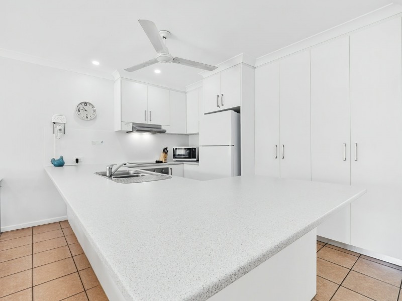 6/24 Warren Street, Palm Cove QLD 4879