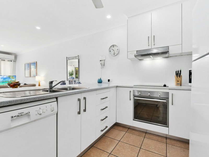 6/24 Warren Street, Palm Cove QLD 4879