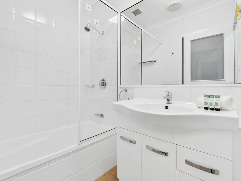 6/24 Warren Street, Palm Cove QLD 4879