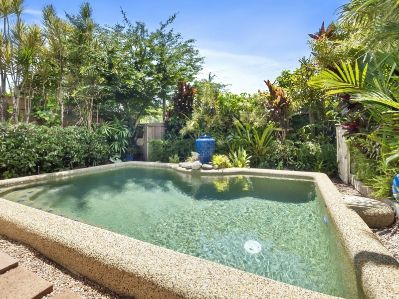 6/24 Warren Street, Palm Cove QLD 4879