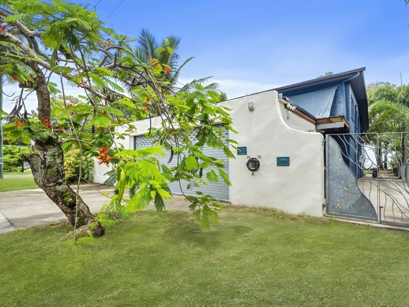 34 Poinsettia Street, Holloways Beach QLD 4878