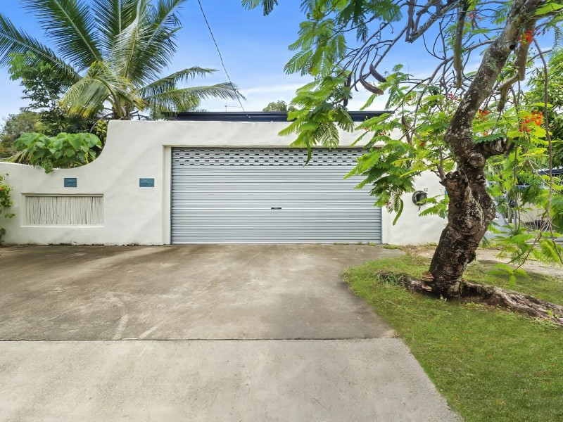 34 Poinsettia Street, Holloways Beach QLD 4878