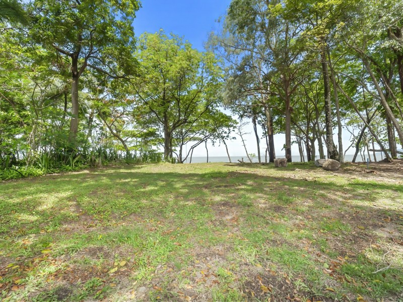 34 Poinsettia Street, Holloways Beach QLD 4878