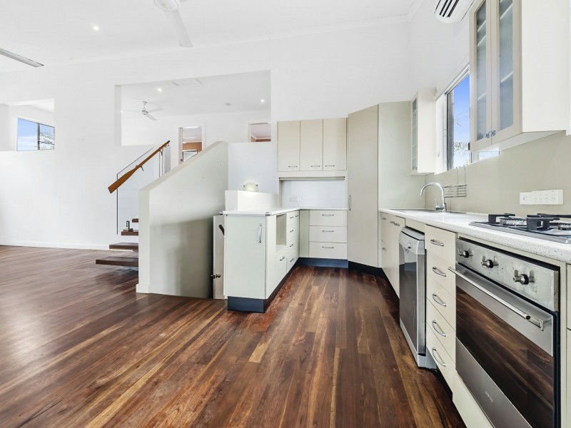 34 Poinsettia Street, Holloways Beach QLD 4878