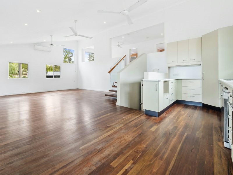 34 Poinsettia Street, Holloways Beach QLD 4878