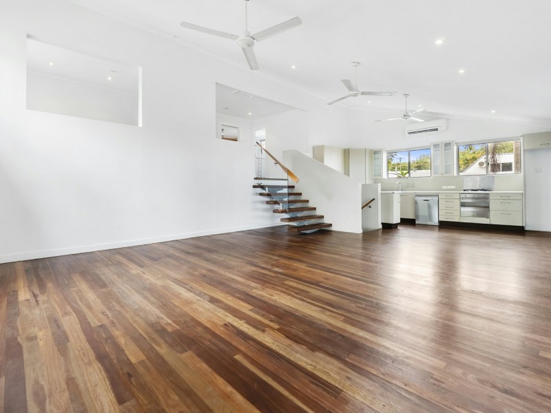 34 Poinsettia Street, Holloways Beach QLD 4878