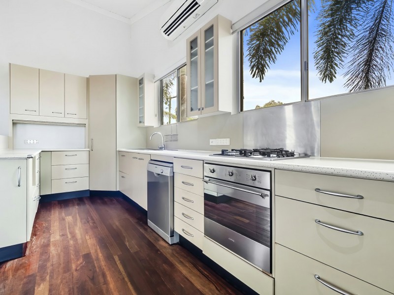 34 Poinsettia Street, Holloways Beach QLD 4878