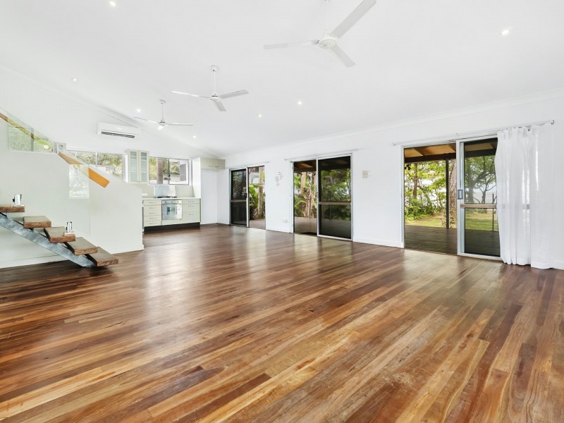 34 Poinsettia Street, Holloways Beach QLD 4878