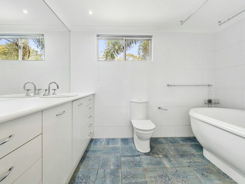34 Poinsettia Street, Holloways Beach QLD 4878