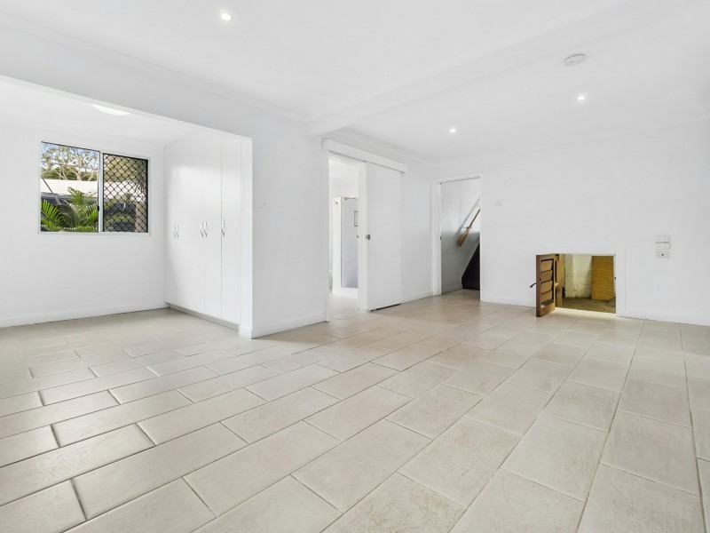 34 Poinsettia Street, Holloways Beach QLD 4878