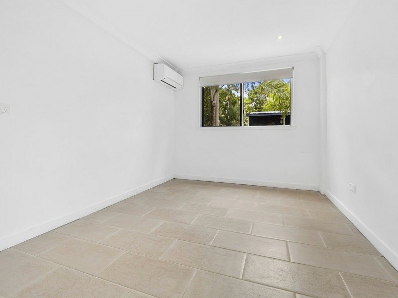 34 Poinsettia Street, Holloways Beach QLD 4878