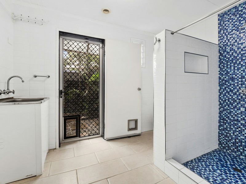 34 Poinsettia Street, Holloways Beach QLD 4878