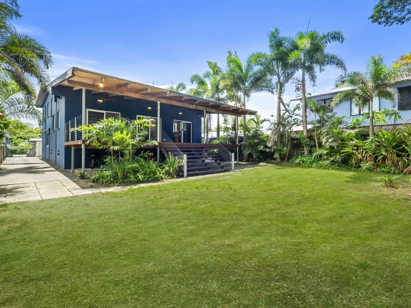 34 Poinsettia Street, Holloways Beach QLD 4878