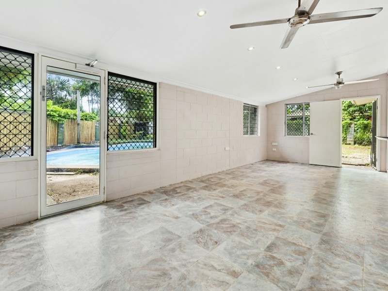 7 Tudor Close, Trinity Park QLD 4879