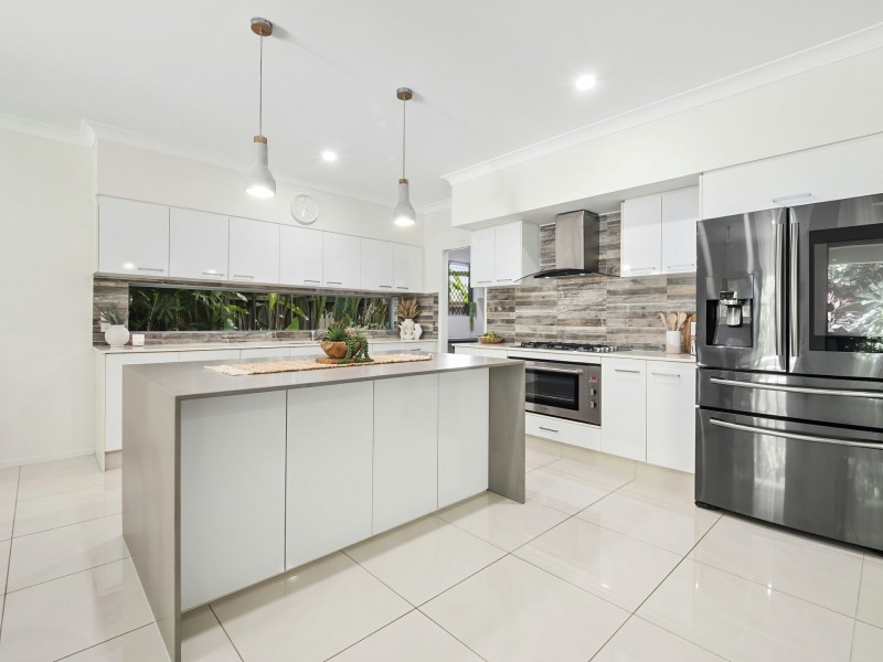 24 Muller Street, Palm Cove QLD 4879