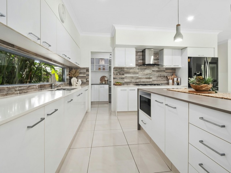 24 Muller Street, Palm Cove QLD 4879