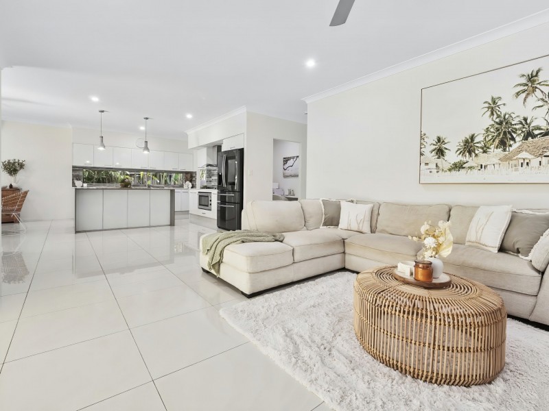 24 Muller Street, Palm Cove QLD 4879