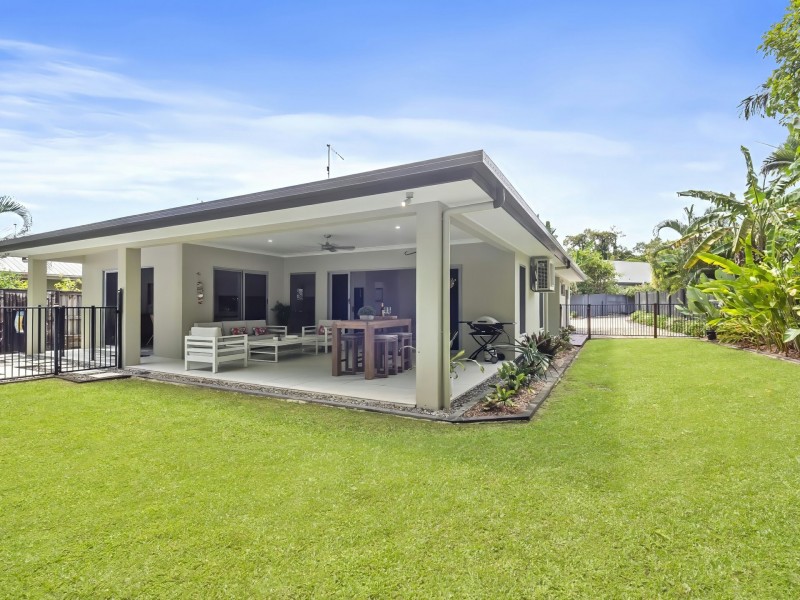 24 Muller Street, Palm Cove QLD 4879