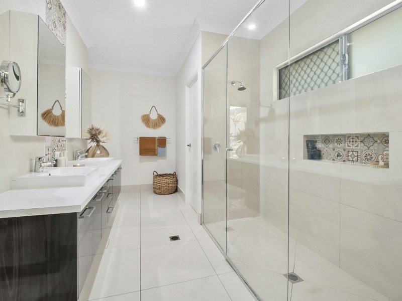 24 Muller Street, Palm Cove QLD 4879