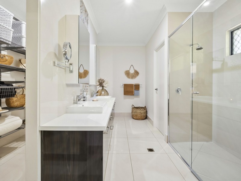 24 Muller Street, Palm Cove QLD 4879