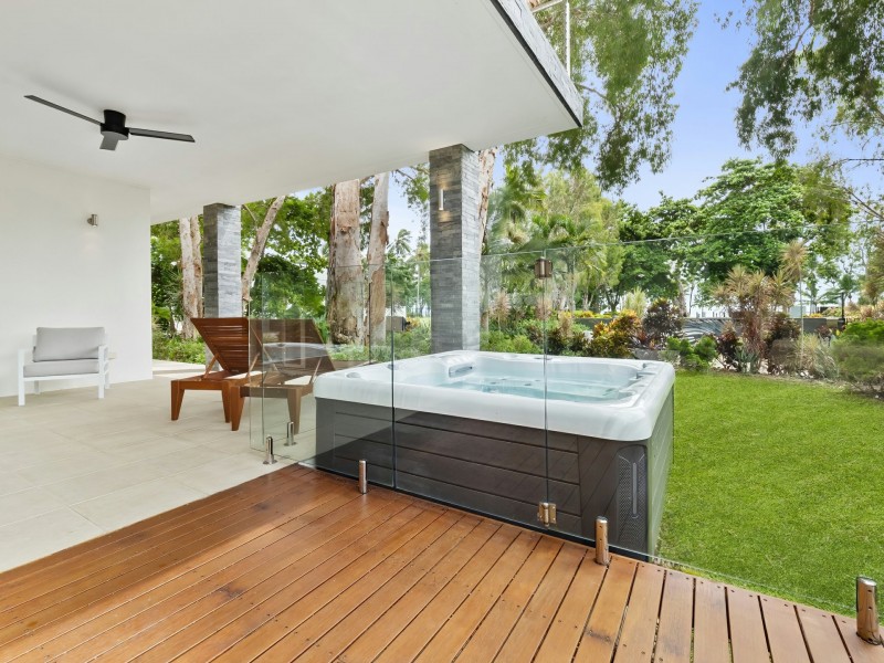 6/109 Upolu Esplanade, Palm Cove QLD 4879