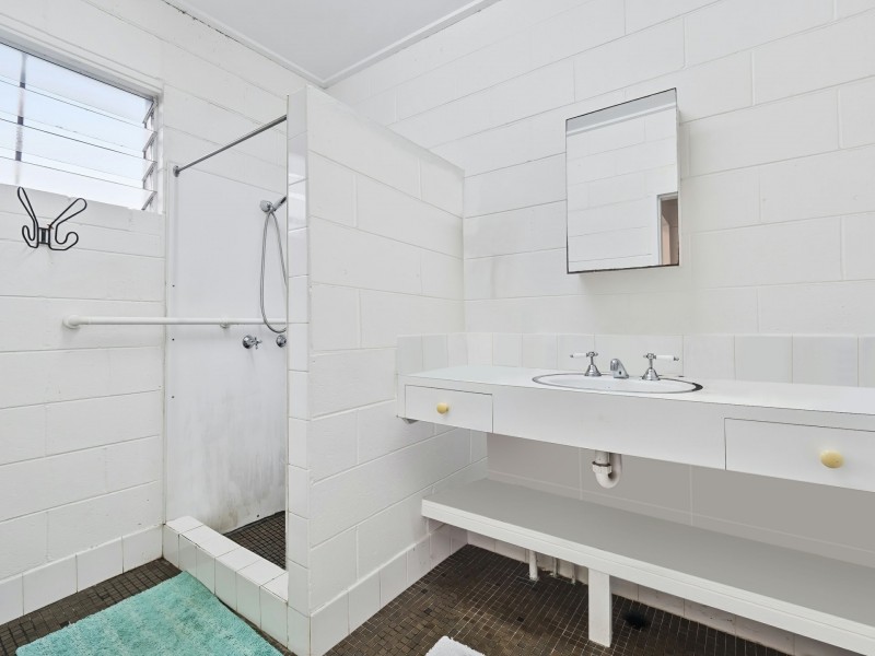 2/2 Carolyn Close, Yorkeys Knob QLD 4878