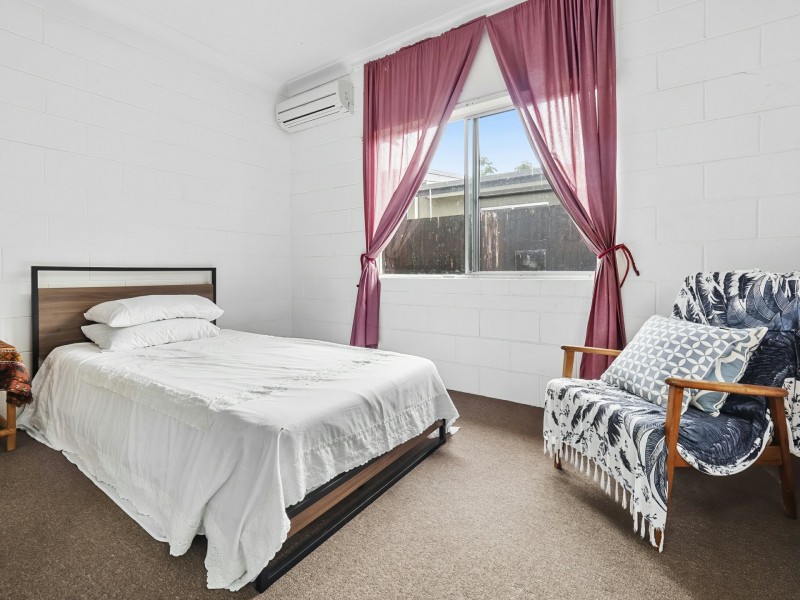 2/2 Carolyn Close, Yorkeys Knob QLD 4878