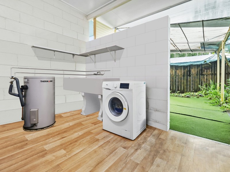 2/2 Carolyn Close, Yorkeys Knob QLD 4878