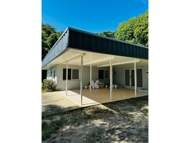 21-23 Oak Street, Holloways Beach QLD 4878