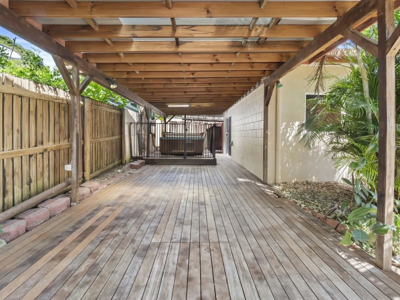 11 Feathertop Close, Smithfield QLD 4878