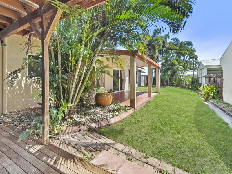 11 Feathertop Close, Smithfield QLD 4878