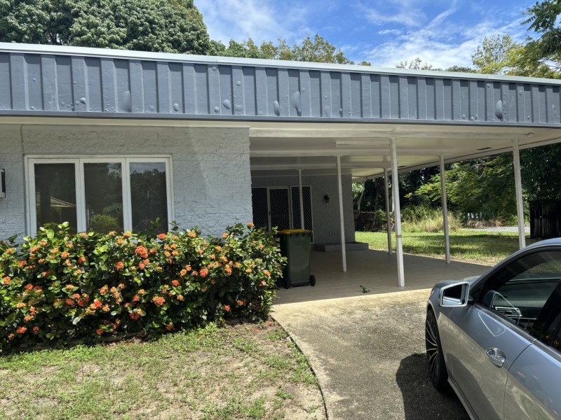 21-23 Oak St, Holloways Beach QLD 4878