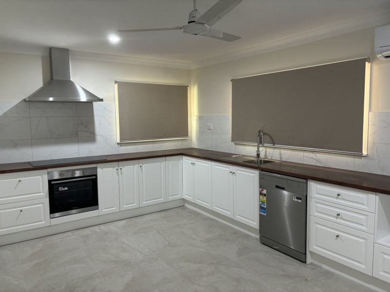 21-23 Oak St, Holloways Beach QLD 4878