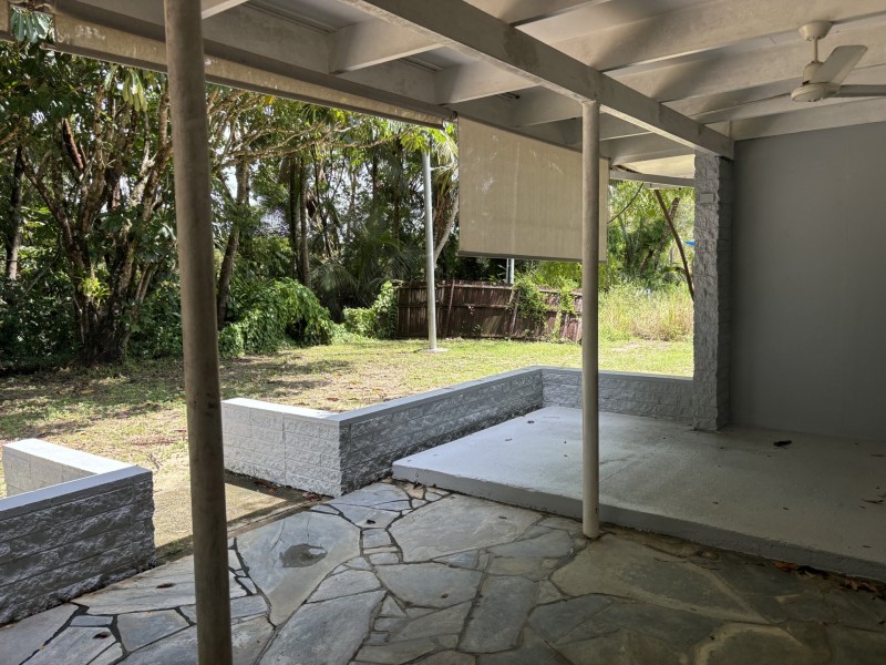 21-23 Oak St, Holloways Beach QLD 4878