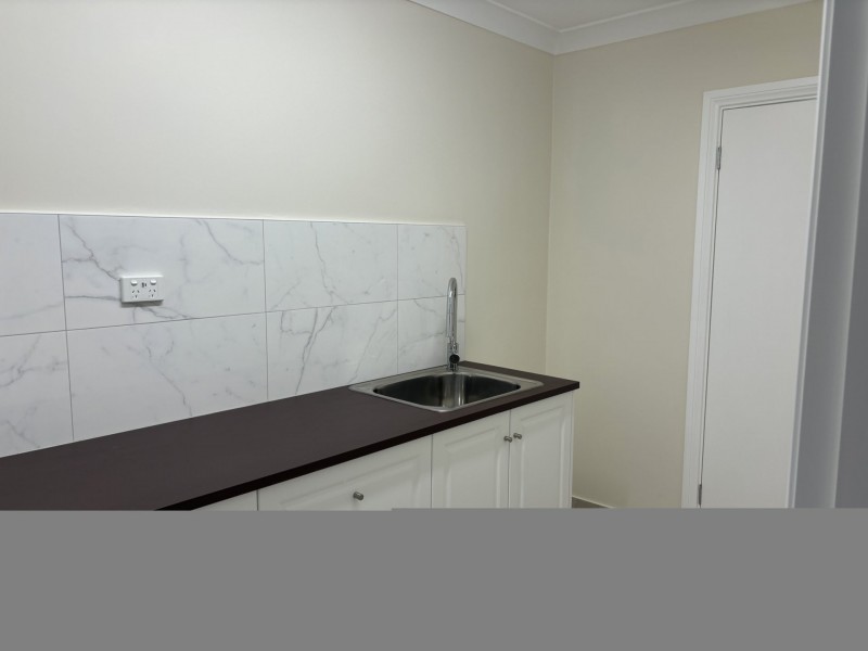 21-23 Oak St, Holloways Beach QLD 4878