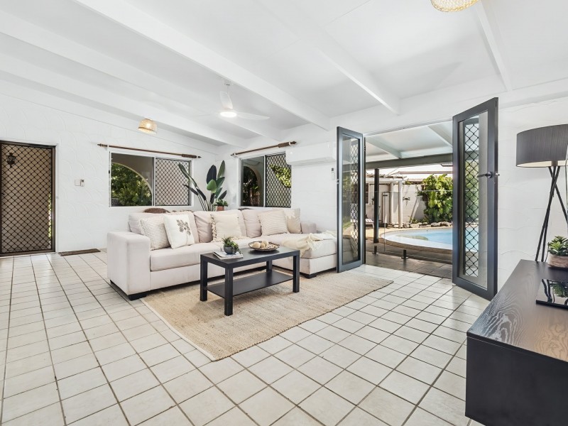 20 Carolyn Close, Yorkeys Knob QLD 4878