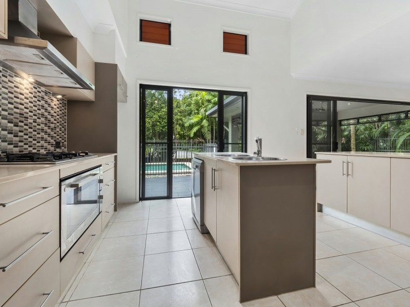 14 Barrier Close, Clifton Beach QLD 4879