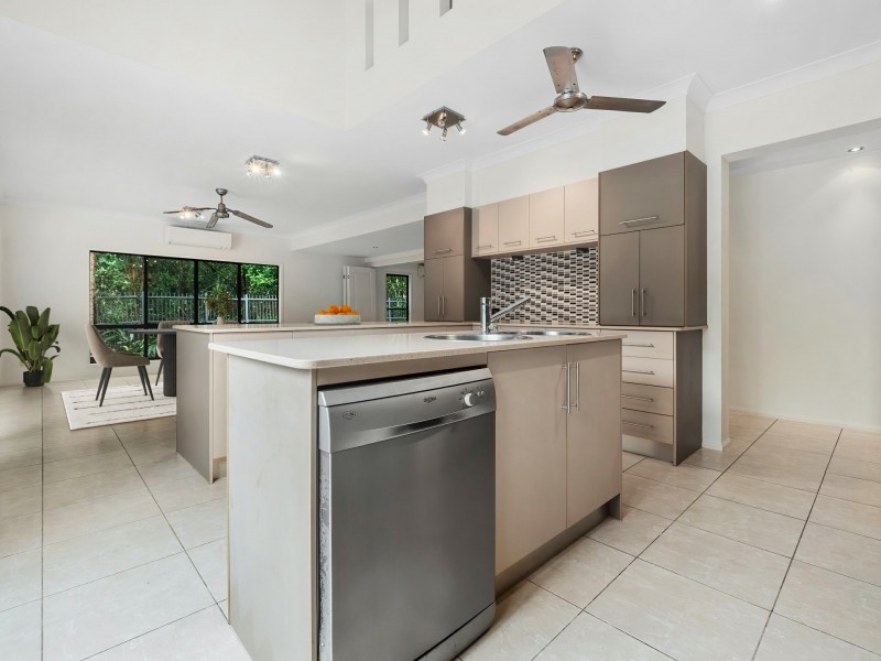 14 Barrier Close, Clifton Beach QLD 4879