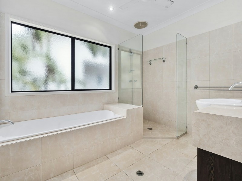 14 Barrier Close, Clifton Beach QLD 4879