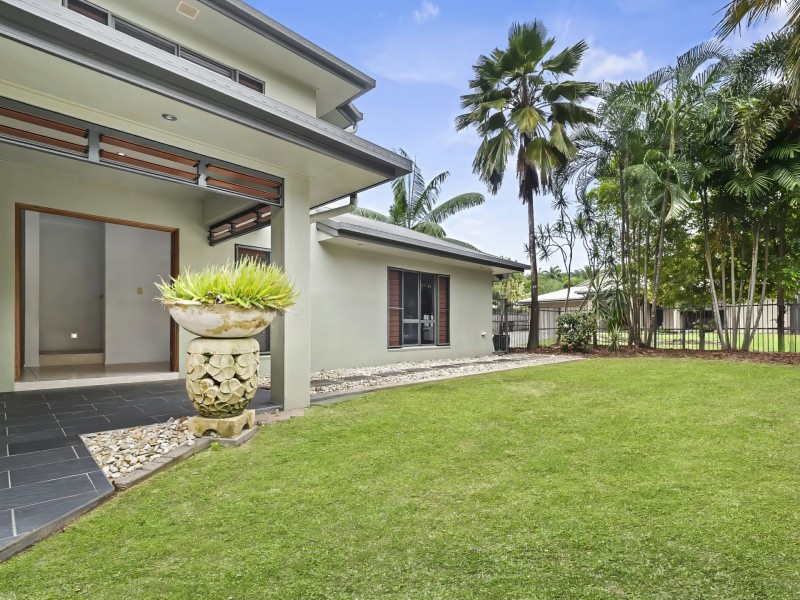 14 Barrier Close, Clifton Beach QLD 4879
