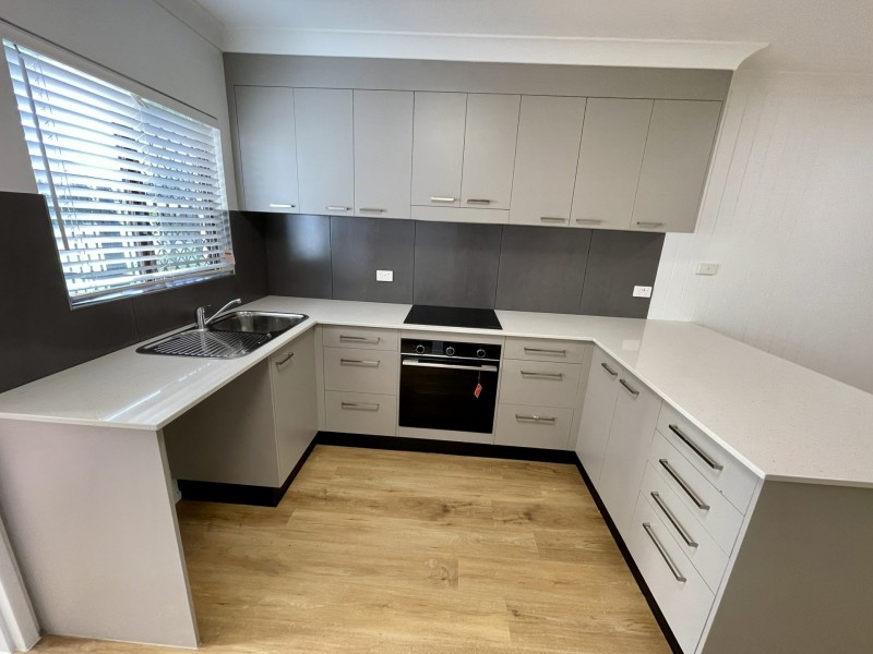 2/9 Veivers Close, Westcourt QLD 4870