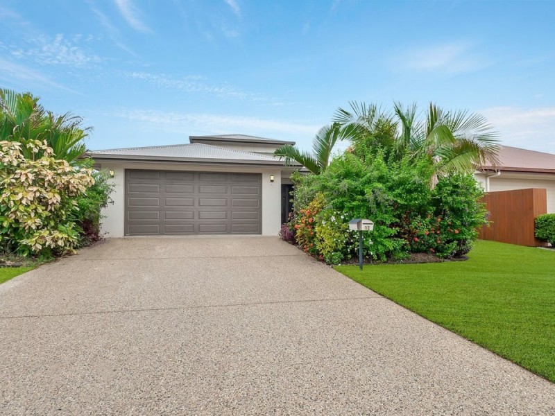 12 Singleton Close, Smithfield QLD 4878