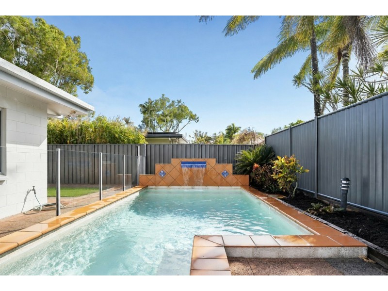 14 Almond Street, Holloways Beach QLD 4878