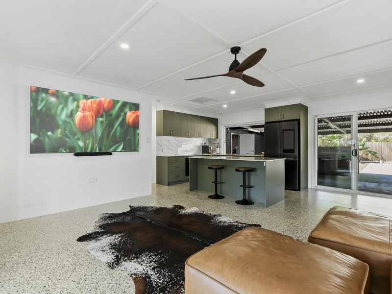 36 Maple Street, Holloways Beach QLD 4878